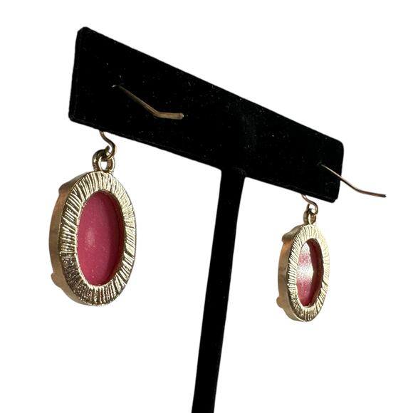 Vintage 90s Pink Plastic Gold Tone Hook Drop Earrings Mod Glam Retro - Picture 2 of 4